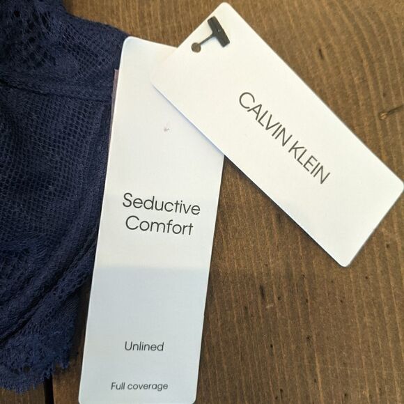 Calvin Klein Seductive Comfort Unlined Lace Bra 32 - Picture 6 of 7